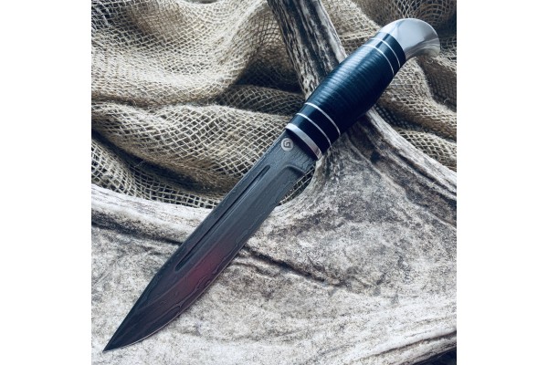 Нож туристический из литого булата T002(нр-40)v1 наборная кожа,тыльник